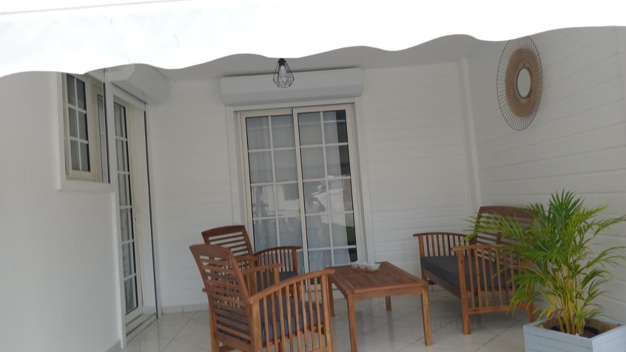 Bed and Breakfast L'Instant Present Le Moule Exterior foto
