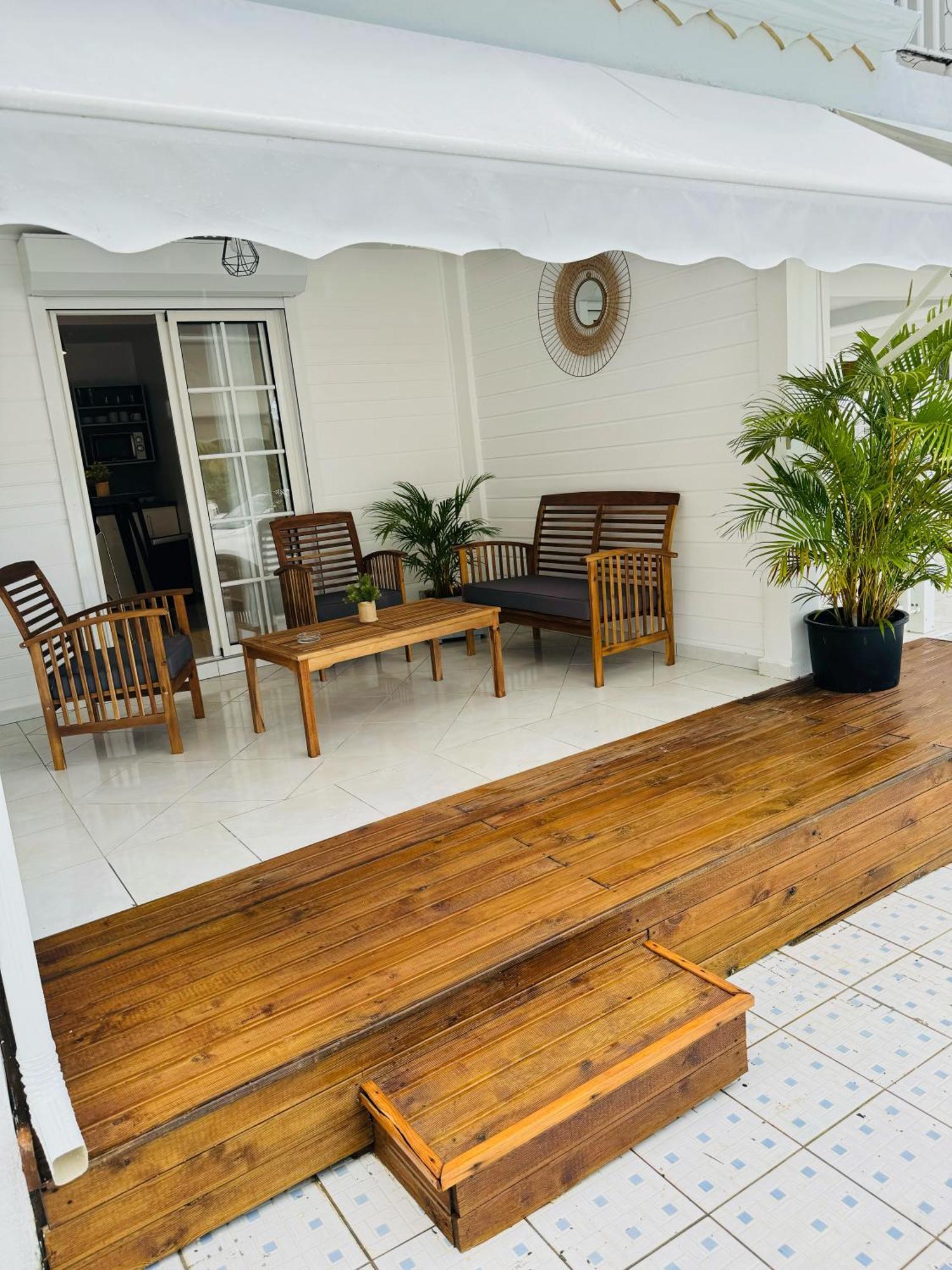 Bed and Breakfast L'Instant Present Le Moule Exterior foto